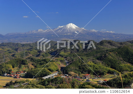 Daisen in winter weather 110612654