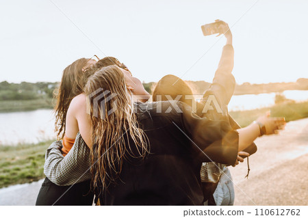 party young happy girls in nature 110612762