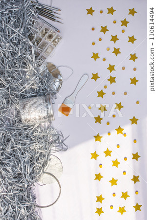 Boxes with silver plated beads. 110614494