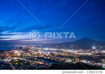 沼澤（靜岡縣）都市風景和富士山日落視圖 110615236