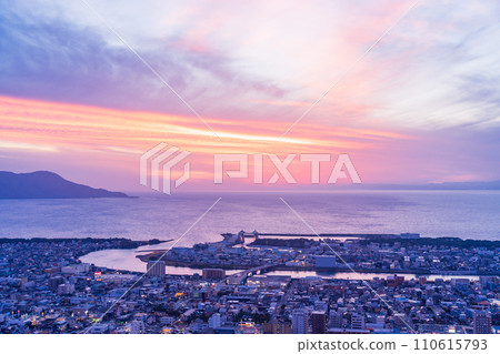 （靜岡縣）沼津市街景/沼津港日落景觀 110615793