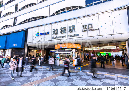 日本東京都市風景JN.1增加...池袋站東口繁華景象...=2020年1月15日 110616547
