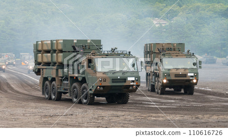 日本陸上自衛隊12型地對艦飛彈發射裝置運行 110616726