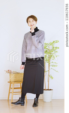 秋冬女裝時尚搭配全身(肖像) 秋冬女裝時尚搭配全身(肖像) 110617656