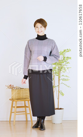 秋冬女裝時尚搭配全身(肖像) 秋冬女裝時尚搭配全身(肖像) 110617658