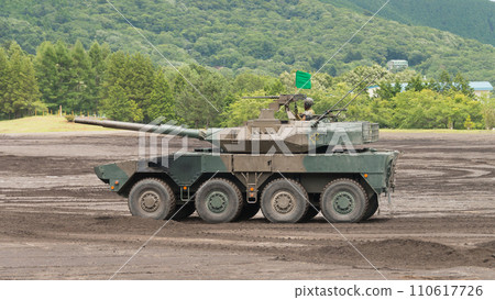 日本陸上自衛隊16式機動戰車側視圖 110617726