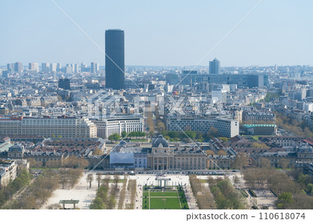 View of cityscape of Paris, France with major attractions of Paris 110618074