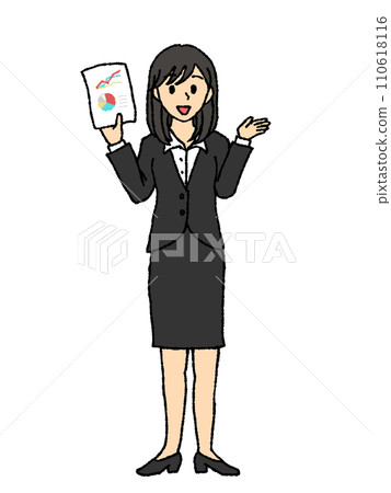 一位身穿西裝的女士解釋她手中拿著的文件的插圖 110618116