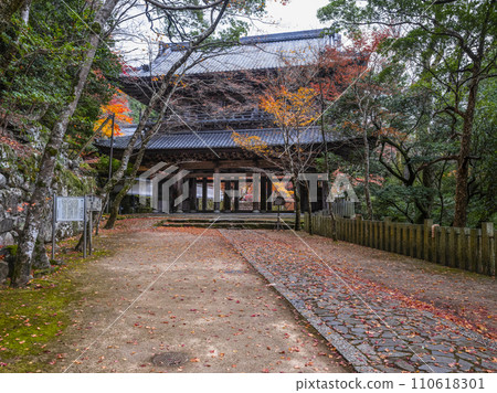 深秋的瑞石山永源寺門 深秋的瑞石山永源寺門 110618301
