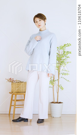 Fashion coordination of women's winter clothes, whole body (portrait) 110618704