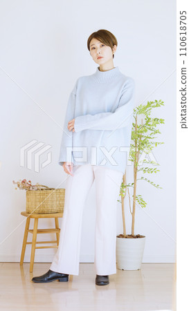 Fashion coordination of women's winter clothes, whole body (portrait) 110618705