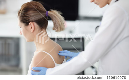 Doctor examines patient spine in medical office Doctor examines patient spine in medical office 110619078