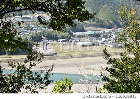 從七越峰眺望大齋原【和歌山縣田邊市本屋町】 110619935