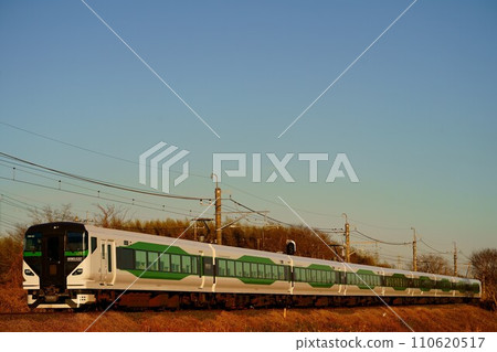 E257系列5000系列作為團體列車進入成田線。 E257系列5000系列作為團體列車進入成田線。 110620517