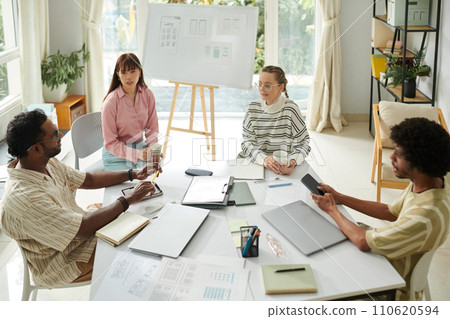 Product manager talking with team in weekly meeting 110620594