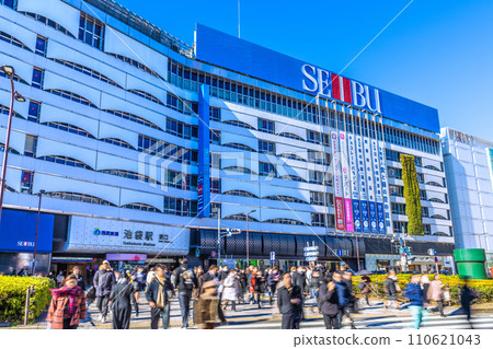 Japan's Tokyo cityscape January JN.1 increase...The bustling east exit of Ikebukuro Station. Looking forward to Seibu etc. = January 15, 2020 110621043