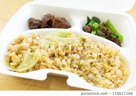 美味的生菜炒飯外賣 美味的生菜炒飯外賣 110621166