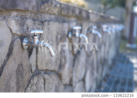 公園水龍頭洗手區許多圖像 公園水龍頭洗手區許多圖像 110622216