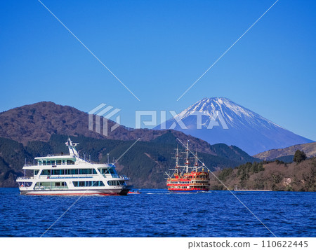 (Kanagawa Prefecture) Lake Ashi cruise pier and Mt. Fuji (Kanagawa Prefecture) Lake Ashi cruise pier and Mt. Fuji 110622445