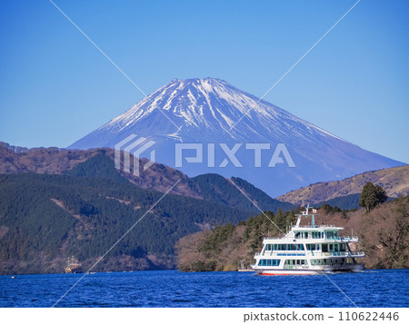 (Kanagawa Prefecture) Lake Ashi cruise pier and Mt. Fuji 110622446