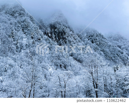 Spectacular views of the Northern Alps from the Nishihotaka exit of the Shinhotaka Ropeway Spectacular views of the Northern Alps from the Nishihotaka exit of the Shinhotaka Ropeway 110622462