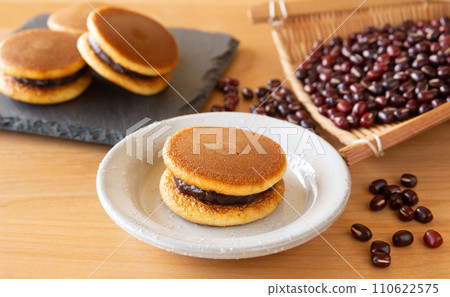 迷你銅鑼燒和紅豆,日式點心,零食,甜點,紅豆沙,糖果,一口大小,粒狀安德里亞基,迷你尺寸 迷你銅鑼燒和紅豆,日式點心,零食,甜點,紅豆沙,糖果,一口大小,粒狀安德里亞基,迷你尺寸 110622575