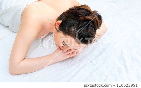 Beauty image of young woman prone Beauty image of young woman prone 110623951