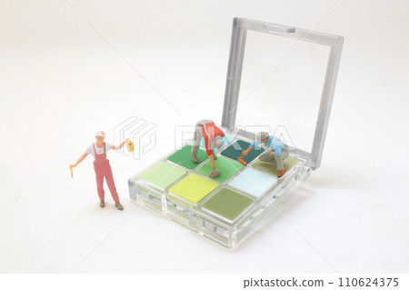 the eyeshadows in plastic box isolated with paint figure the eyeshadows in plastic box isolated with paint figure 110624375