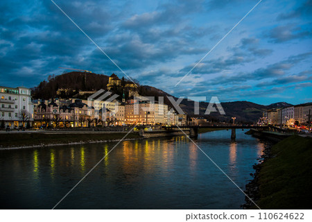 卡普齊納修道院位於奧地利薩爾斯堡薩爾察赫河對岸 110624622