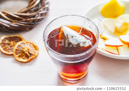 Making apple ginger tea Making apple ginger tea 110625532