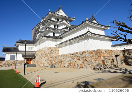 Near the entrance of Amagasaki Castle and blue sky Near the entrance of Amagasaki Castle and blue sky 110626096