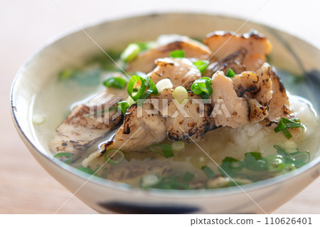 煎鯛魚茶泡飯 煎鯛魚茶泡飯 110626401