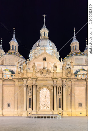Basilica of Our Lady of the Pillar illuminated at night, Zaragoza, Spain. 110630839