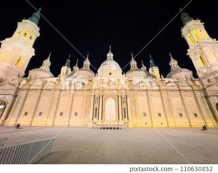 Basilica of Our Lady of the Pillar illuminated at night, Zaragoza, Spain. 110630852