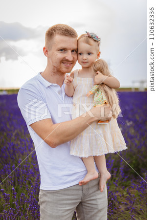 father holds his daughter father holds his daughter 110632336