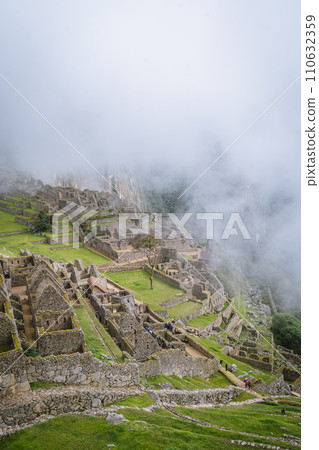 馬丘比丘遺址被霧氣籠罩 馬丘比丘遺址被霧氣籠罩 110632359