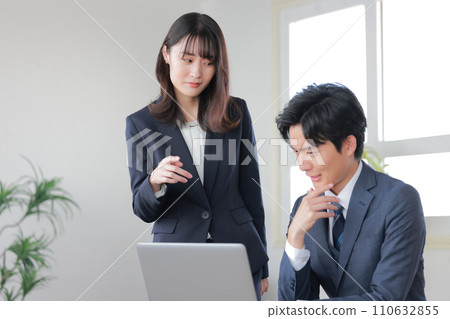 一個失敗的女經理和一個麻煩的男下屬1 110632855