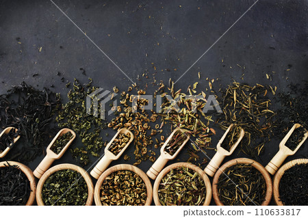 Colorful mix of tea varieties: red and black, green and white, oolong and herbal 110633817
