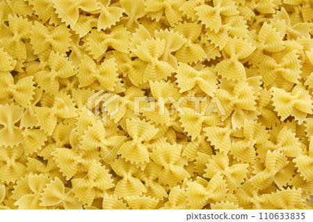 Farfalle (bow ties or butterflies) pasta background 110633835