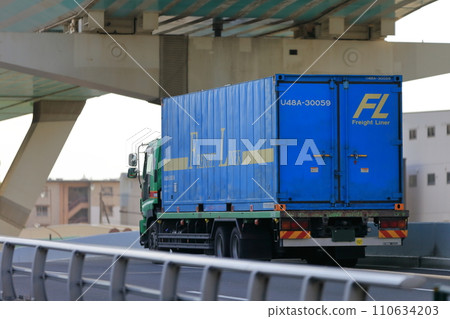 Logistics truck image 110634203