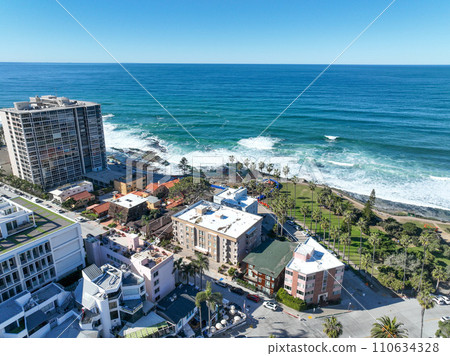 Aerial view of the La Jolla coastline, California, USA 110634328