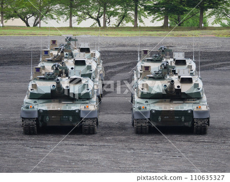 日本陸上自衛隊10式戰車列隊 110635327