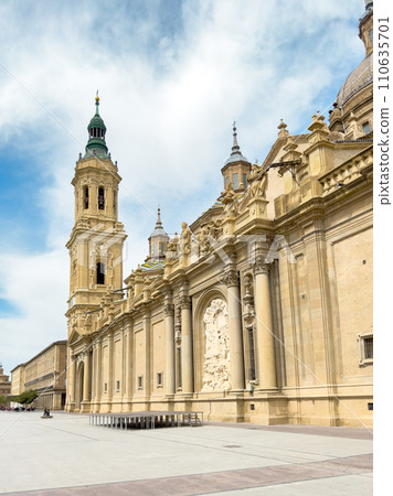 Basilica and cathedral of El Pilar, Zaragoza, Spain. 110635701