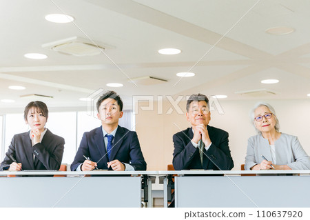 Seniors and young people in suits attending seminars (self-development, family seminars, nursing care seminars) 110637920