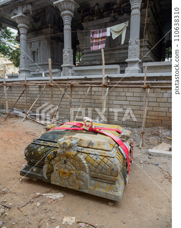 印度_安裝石頭建造寺廟 110638310