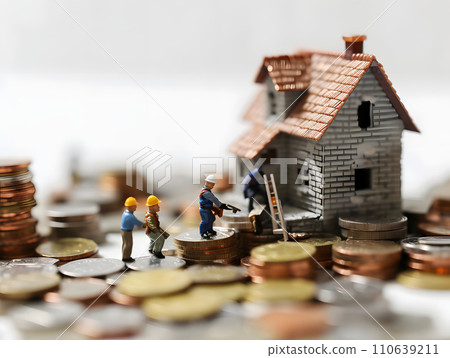 Working with a pile of coins by miniature workers: the art of economy and savings 110639211
