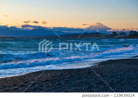 南部海灘 - 冬天從茅崎海岸看到的富士山 南部海灘 - 冬天從茅崎海岸看到的富士山 110639324