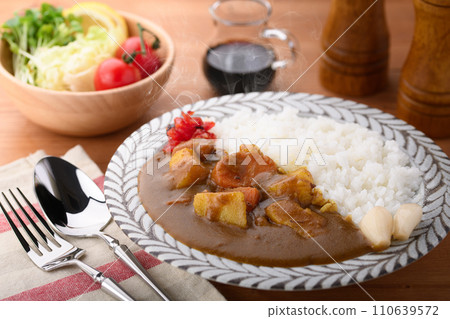 Beef curry and salad with plenty of vegetables Beef curry and salad with plenty of vegetables 110639572