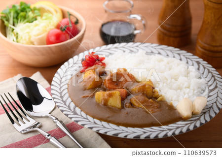 Beef curry and salad with plenty of vegetables Beef curry and salad with plenty of vegetables 110639573