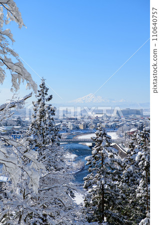 Mt. Chokai and the cityscape seen from Yokote Castle Park on a clear winter day, Akita Prefecture Mt. Chokai and the cityscape seen from Yokote Castle Park on a clear winter day, Akita Prefecture 110640757